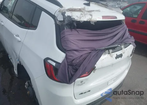 2025 Jeep Compass Latitude 4X4 z USA, uszkodzony, nr VIN 3C4NJDBN0ST561579